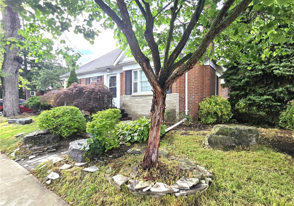62-royal-york-road-etobicoke-ontario-40858620