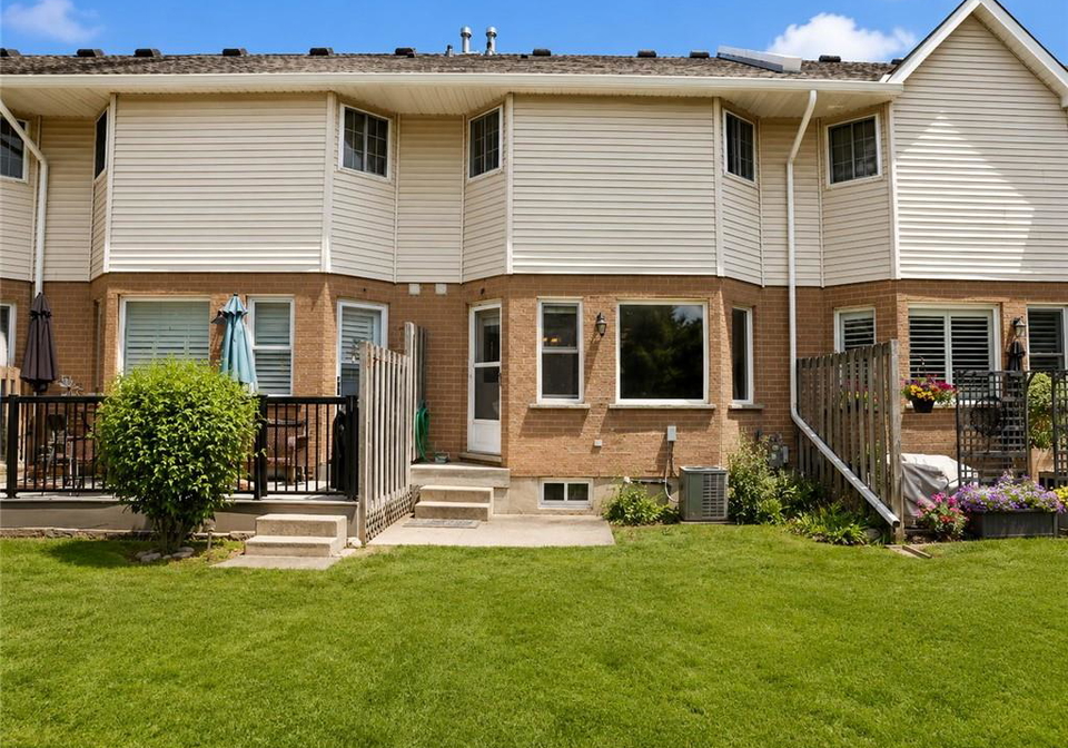 10-holborn-court-kitchener-ontario-40858630