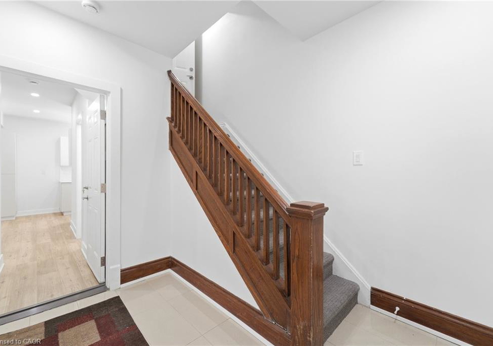 968-main-street-e-hamilton-ontario-40858649