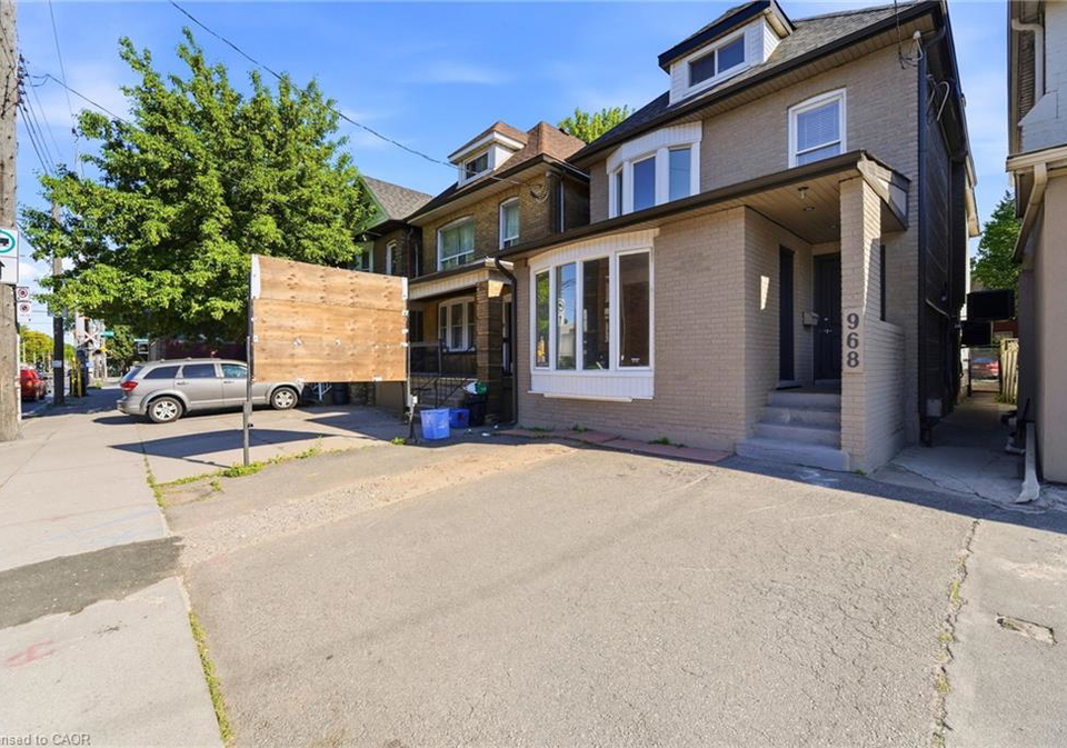968-main-street-e-hamilton-ontario-40858659