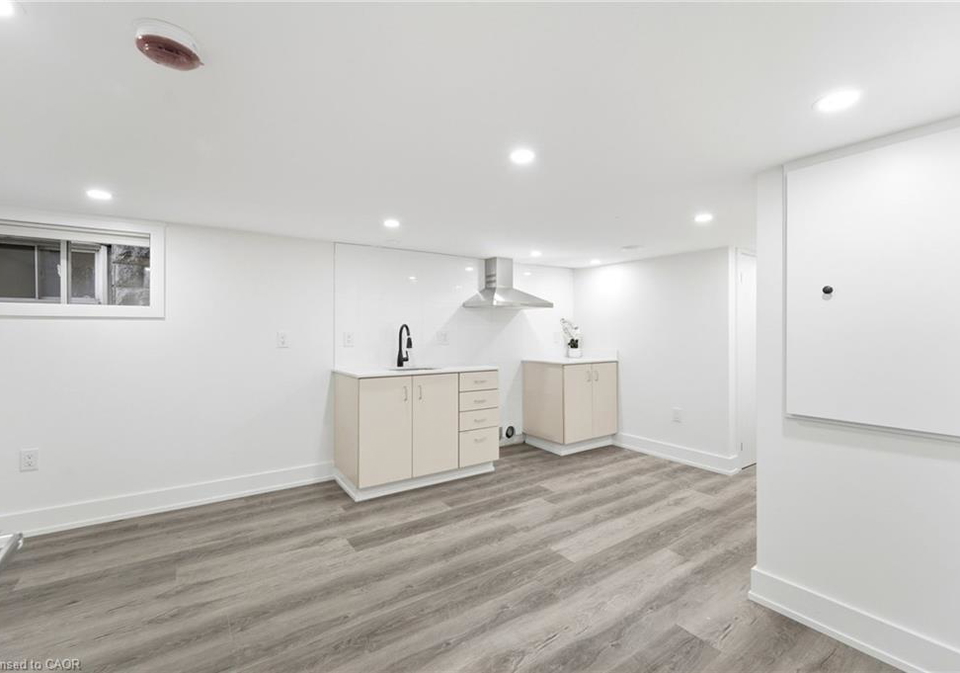 968-main-street-e-hamilton-ontario-40858659