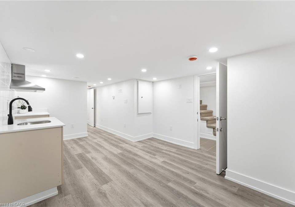 968-main-street-e-hamilton-ontario-40858659