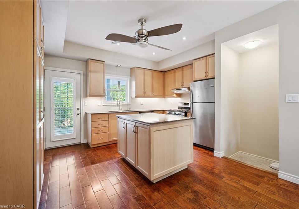 4-cheltenham-mews-kitchener-ontario-40858664