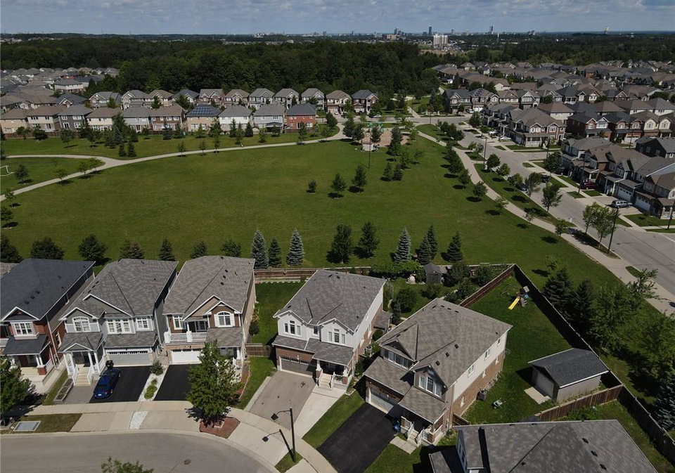 330-grovehill-crescent-kitchener-ontario-40858731