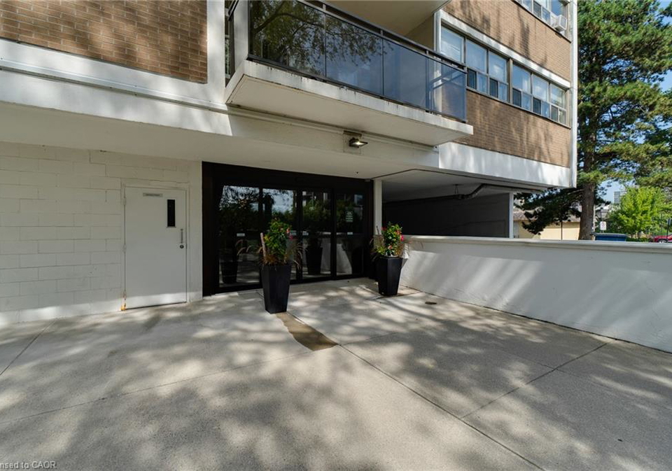 212-kerr-street-oakville-ontario-40858740