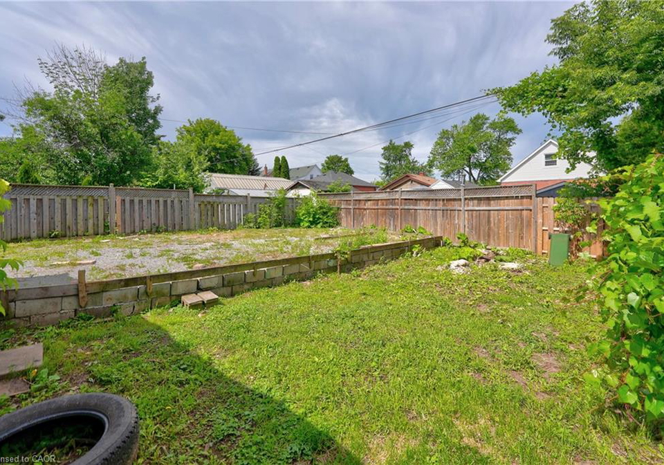 689-burgess-avenue-hamilton-ontario-40858857