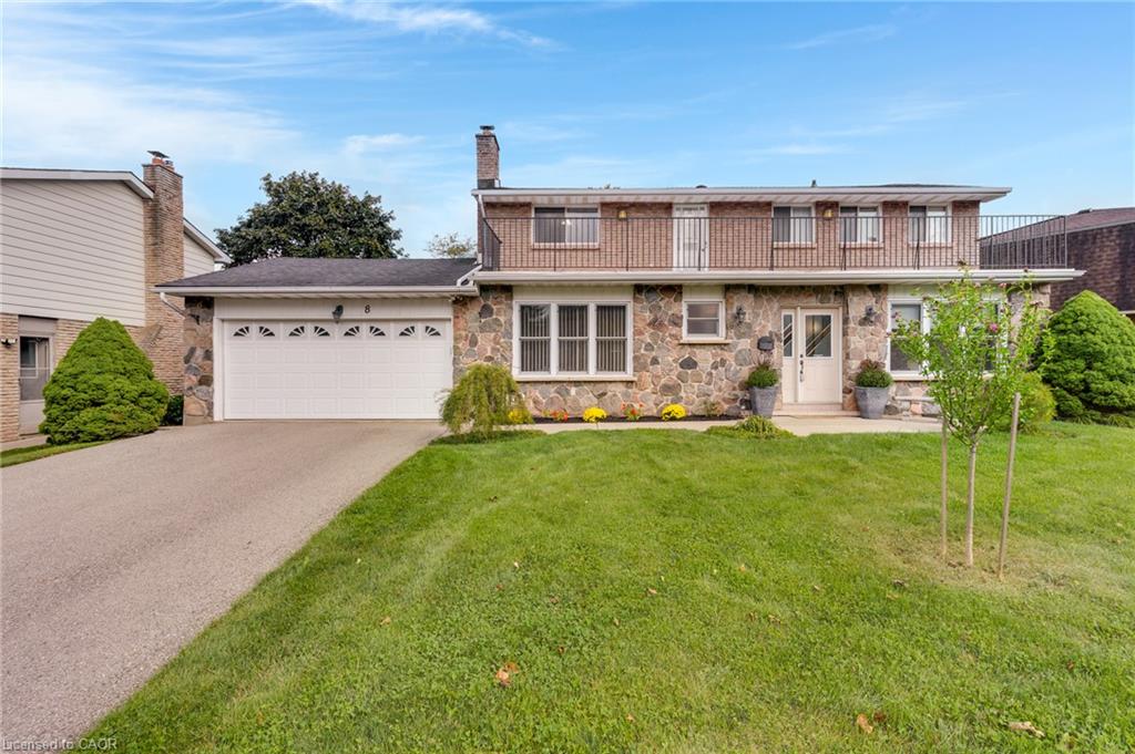 8-blue-spruce-court-kitchener-ontario-40858907