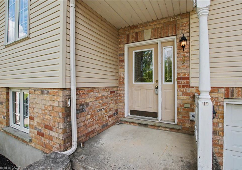 1-cutting-drive-elora-ontario-40858961
