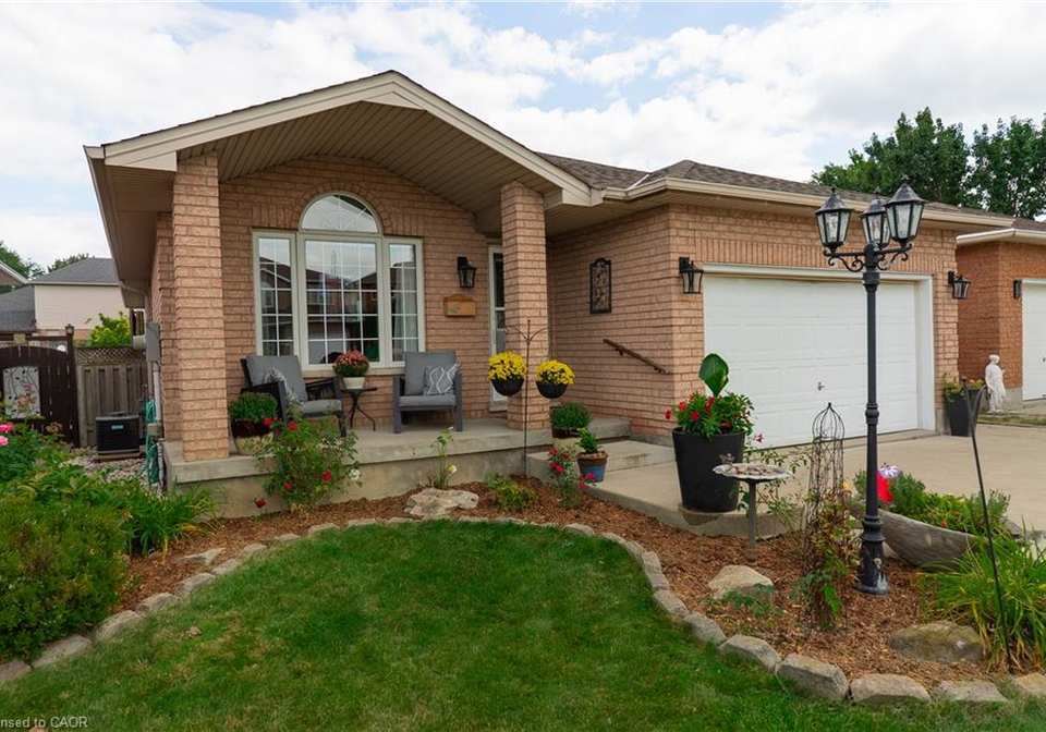 54-republic-avenue-hamilton-ontario-40859175