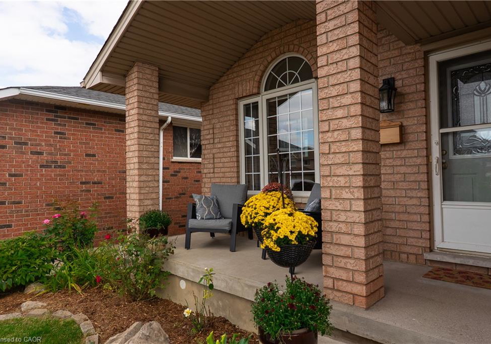 54-republic-avenue-hamilton-ontario-40859175