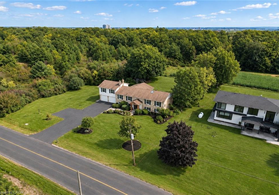 4202-1-side-road-burlington-ontario-40859211