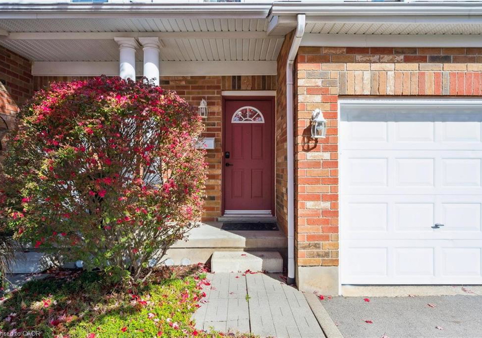 151-clairfields-drive-guelph-ontario-40859217