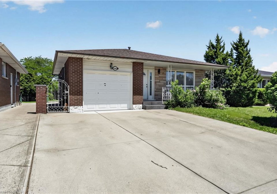 128-hadeland-avenue-hamilton-ontario-40859261