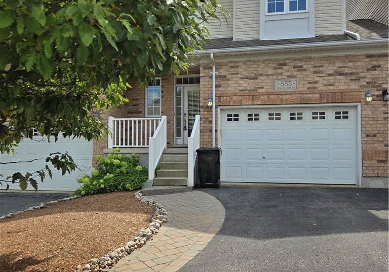 555-grasslands-court-waterloo-ontario-40859267