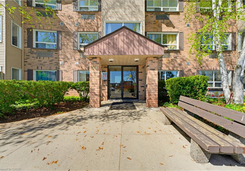 30-hugo-crescent-kitchener-ontario-40859310