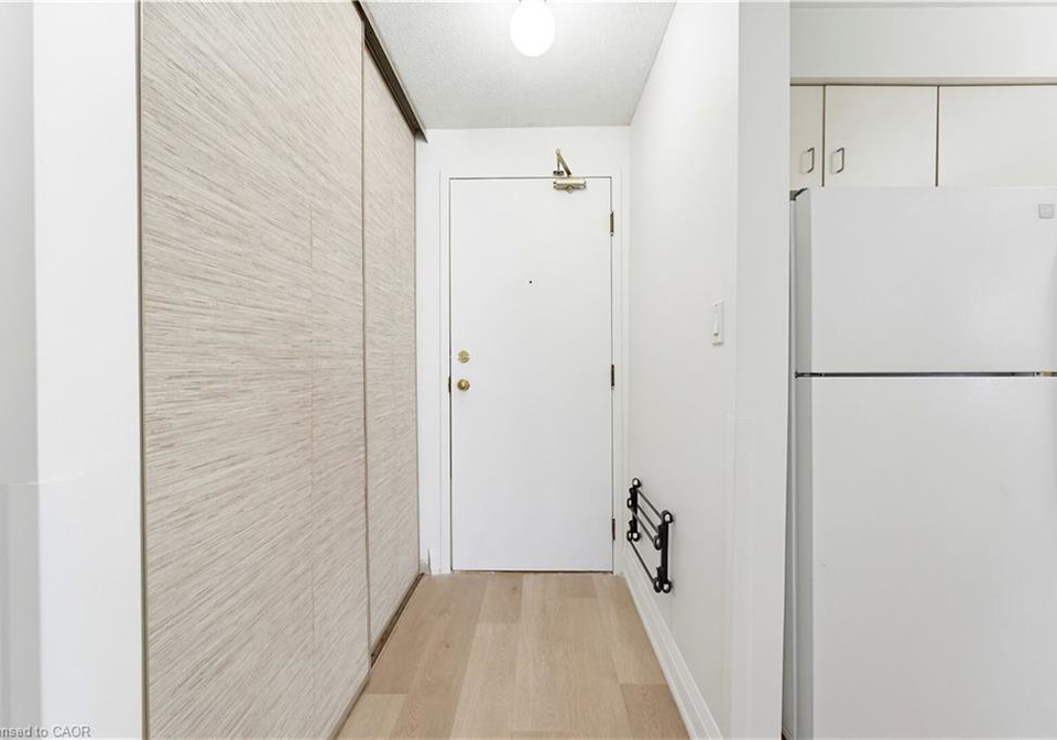 30-hugo-crescent-kitchener-ontario-40859310