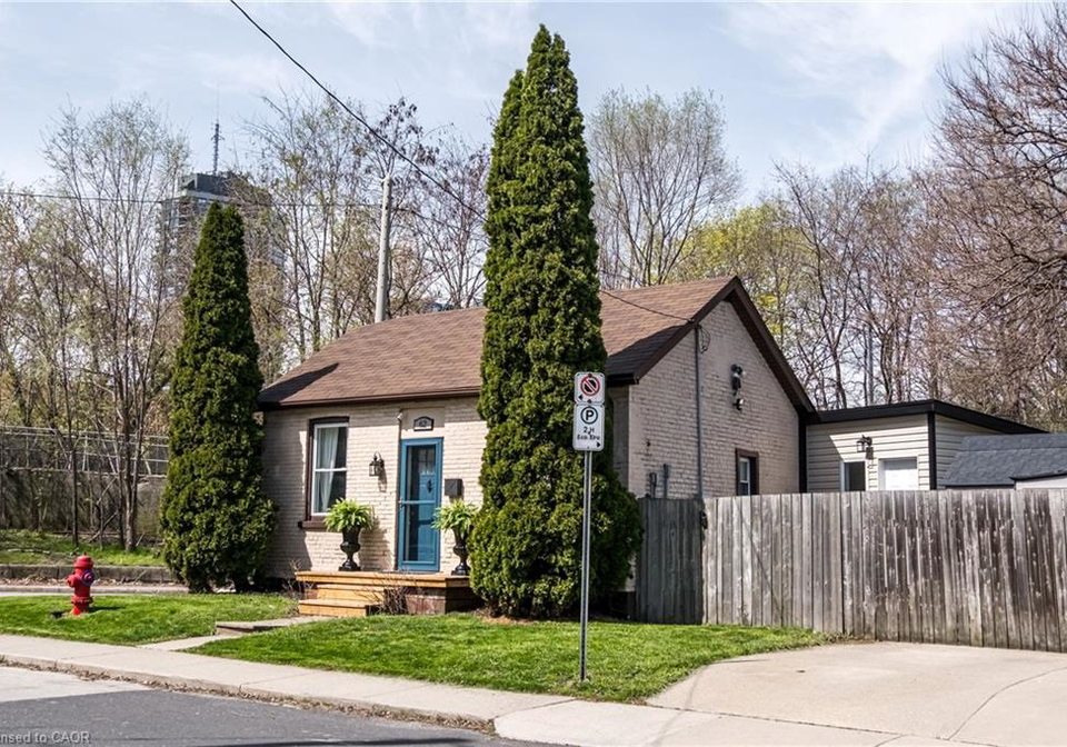 62-liberty-street-hamilton-ontario-40859360