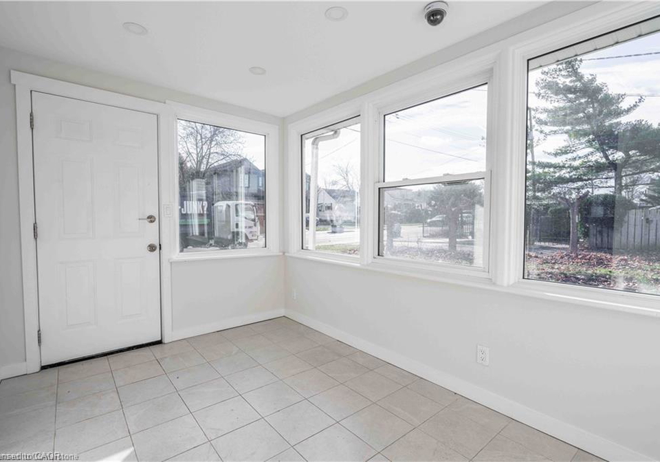 204-glow-avenue-hamilton-ontario-40859406