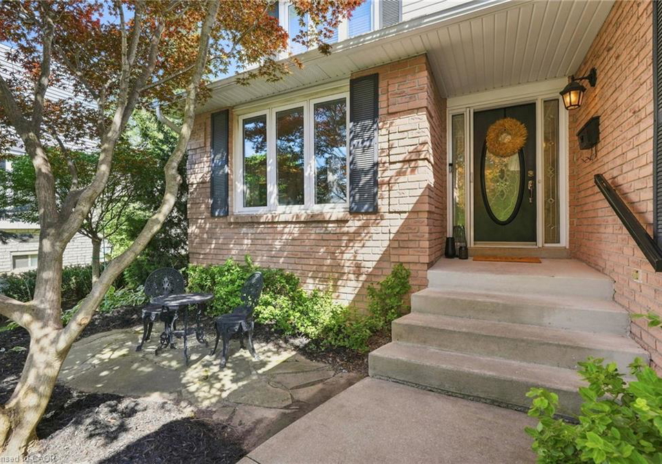 10-acacia-street-stoney-creek-ontario-40859560