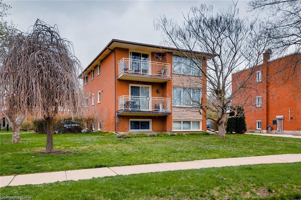 92-confederation-drive-kitchener-ontario-40859570
