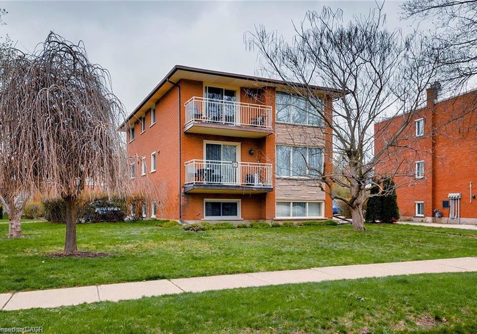 92-confederation-drive-kitchener-ontario-40859570