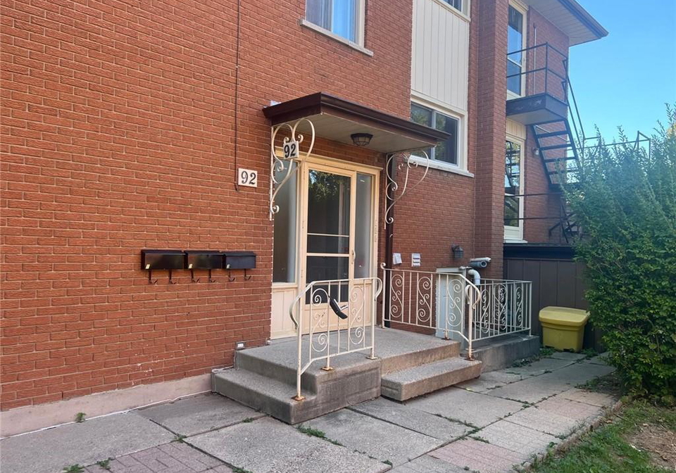 92-confederation-drive-kitchener-ontario-40859570