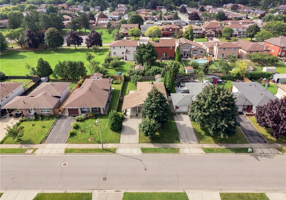18-glen-castle-drive-stoney-creek-ontario-40859610
