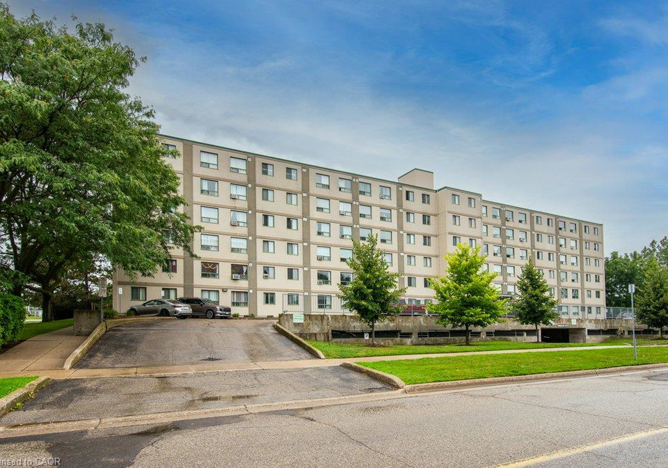 18-holborn-court-kitchener-ontario-40859684