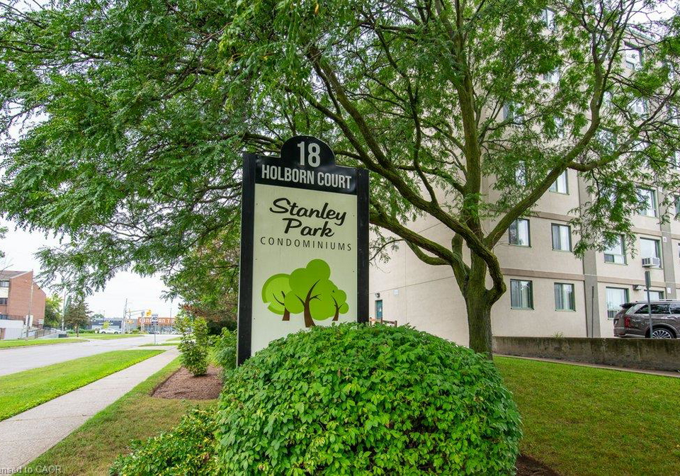 18-holborn-court-kitchener-ontario-40859684