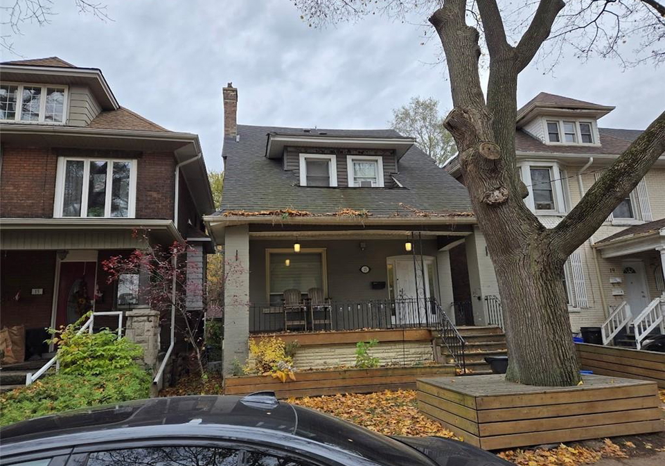 17-fairleigh-avenue-s-hamilton-ontario-40859702