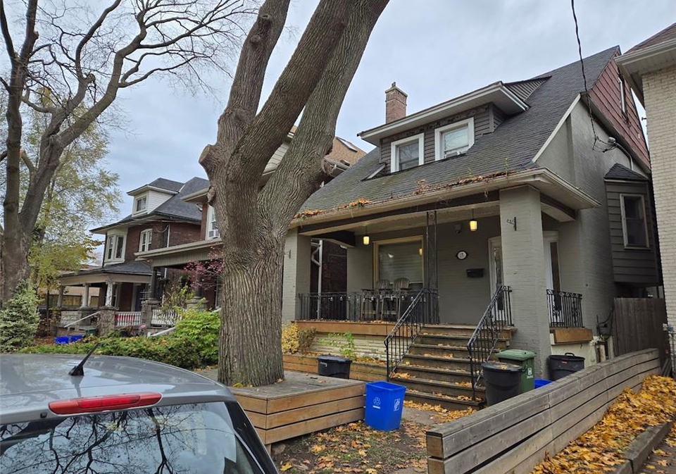 17-fairleigh-avenue-s-hamilton-ontario-40859702