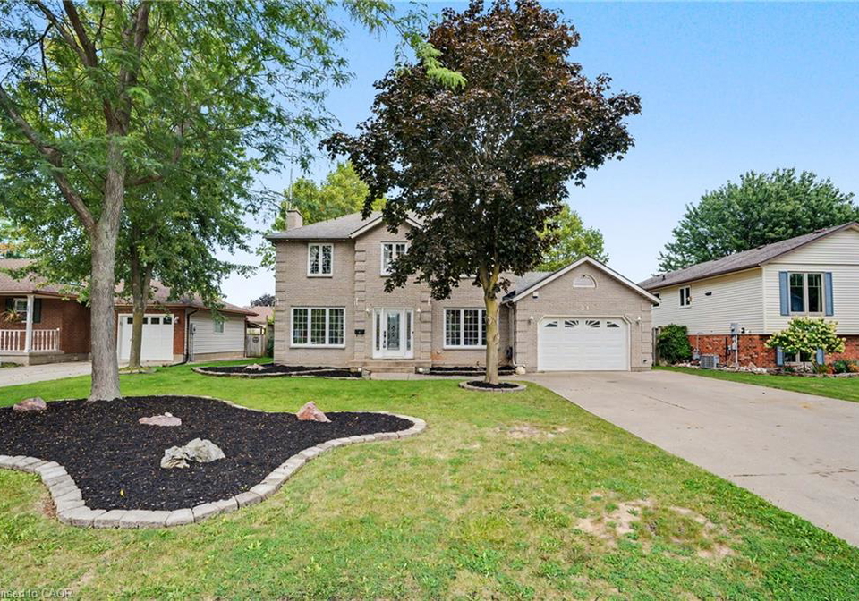 21-farewell-crescent-smithville-ontario-40859731