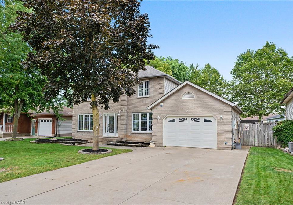 21-farewell-crescent-smithville-ontario-40859731