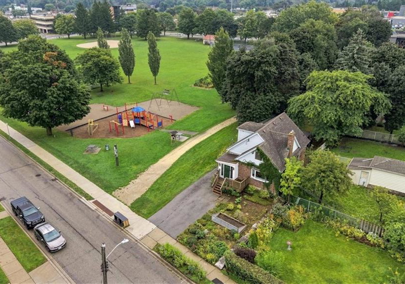 233-mansion-street-kitchener-ontario-40859767