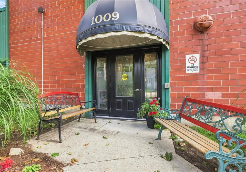 1009-queenston-road-cambridge-ontario-40859815