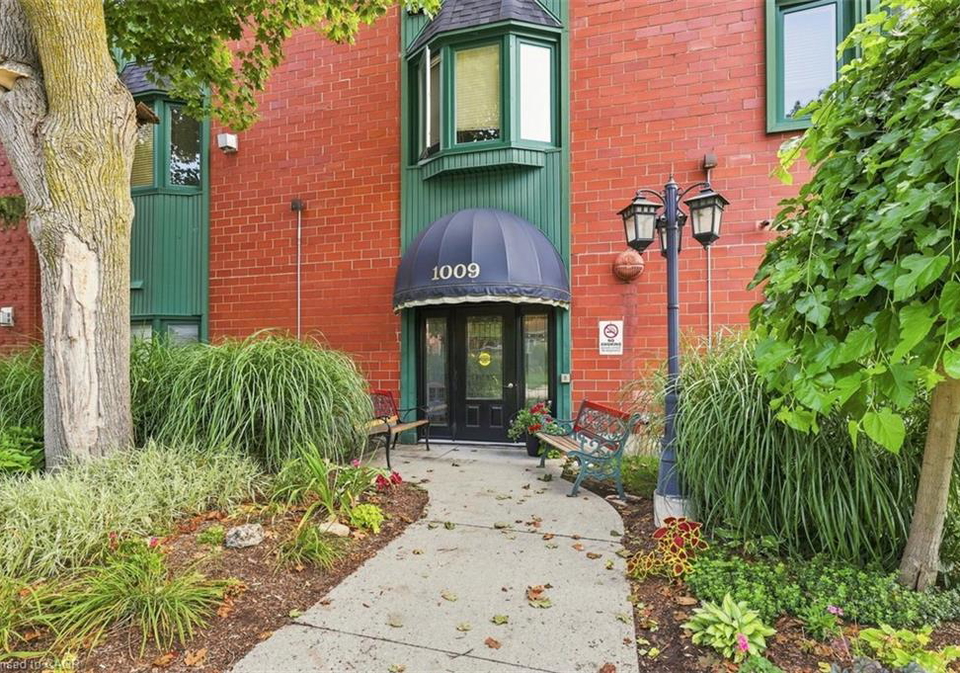 1009-queenston-road-cambridge-ontario-40859815