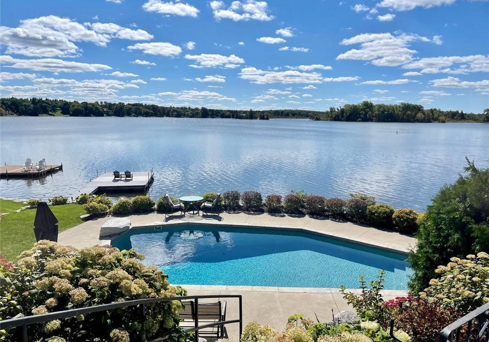 11-lake-avenue-puslinch-ontario-40859841