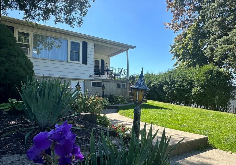 11-lake-avenue-puslinch-ontario-40859841