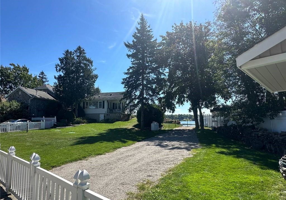 11-lake-avenue-puslinch-ontario-40859841
