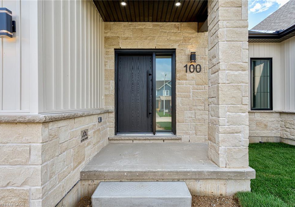 100-clayton-street-mitchell-ontario-40859857