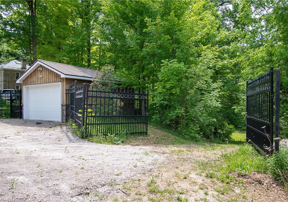 9920-regional-road-25-milton-ontario-40859867
