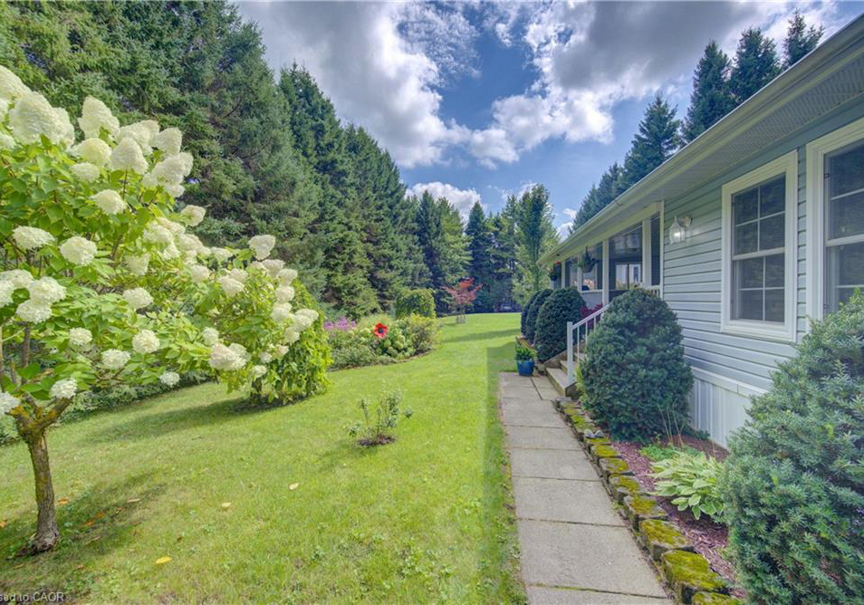 30-grand-vista-crescent-mount-forest-ontario-40859887