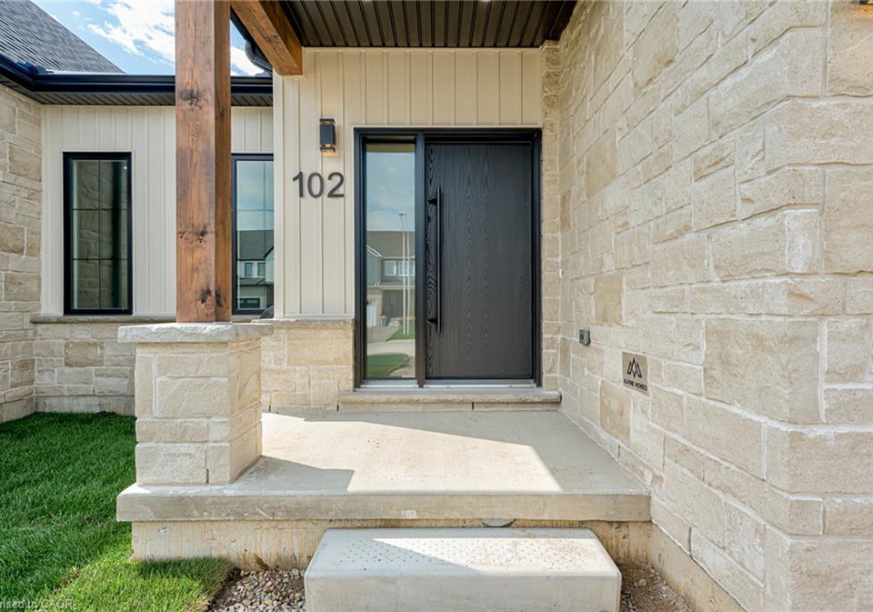 102-clayton-street-mitchell-ontario-40859998