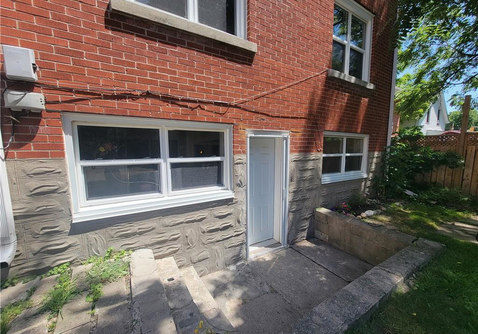 11-strange-street-kitchener-ontario-40860127
