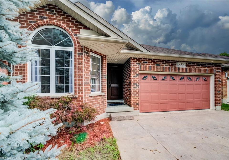 245-fern-crescent-waterloo-ontario-40860315