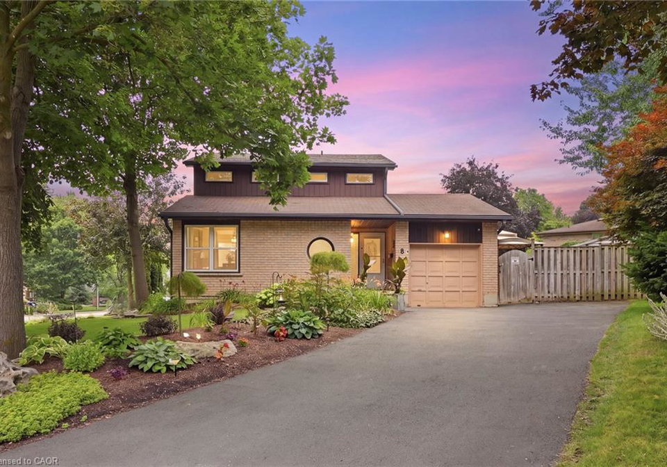 8-pickwick-place-guelph-ontario-40860342