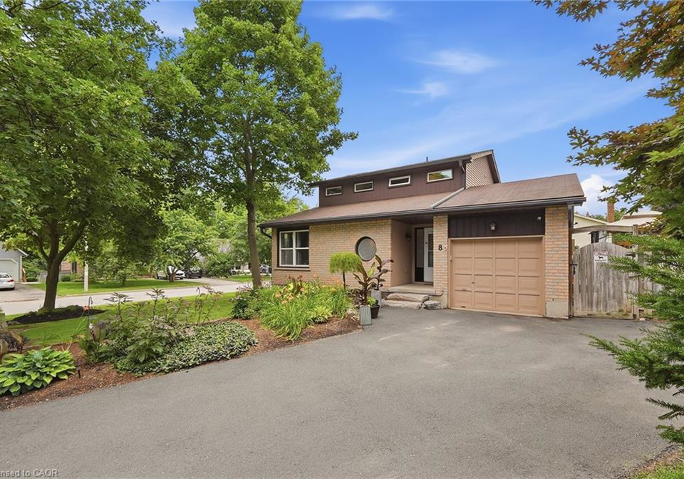 8-pickwick-place-guelph-ontario-40860342