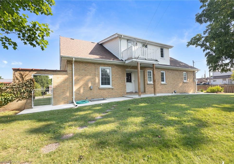 24-pine-street-delhi-ontario-40860373