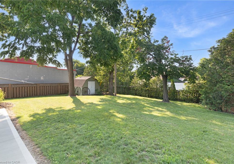 24-pine-street-delhi-ontario-40860373