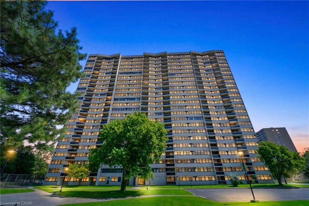 100-echo-point-toronto-ontario-40860462